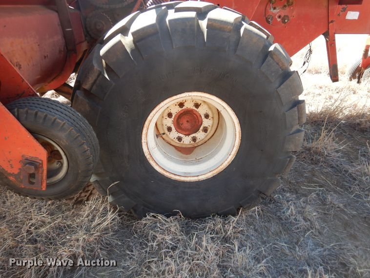 image for item DJ8277 International 5000  windrower