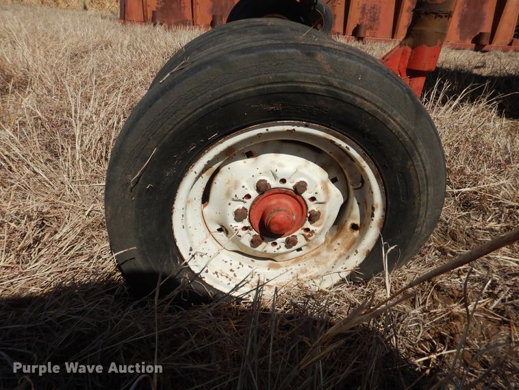 image for item DJ8277 International 5000  windrower