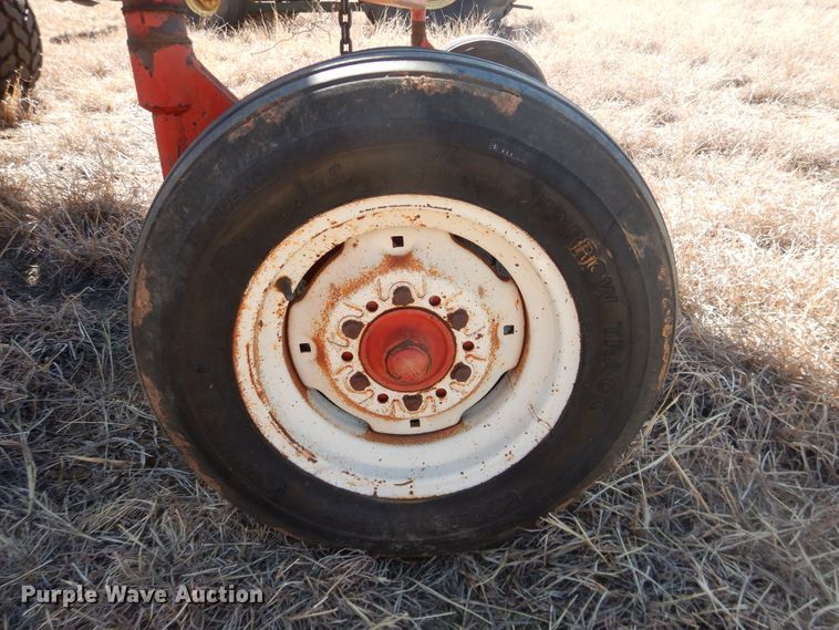 image for item DJ8277 International 5000  windrower