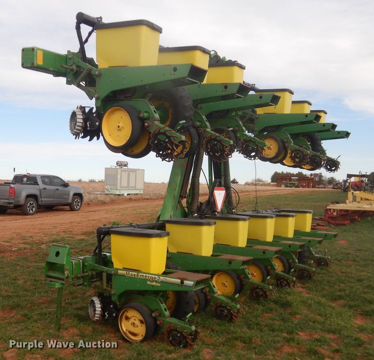 image for item DJ8285 John Deere 7300 Max Emerge 2  planter