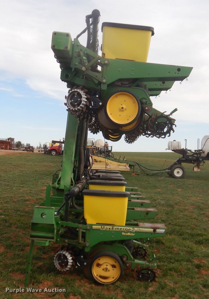 image for item DJ8285 John Deere 7300 Max Emerge 2  planter