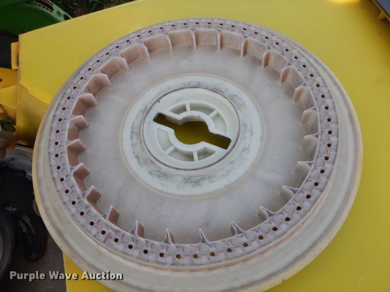 image for item DJ8285 John Deere 7300 Max Emerge 2  planter