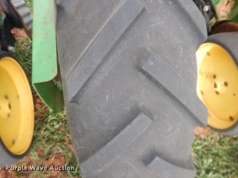 image for item DJ8285 John Deere 7300 Max Emerge 2  planter