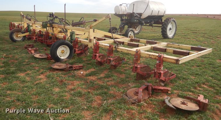 image for item DJ8286 Strip-till unit with nurse tank trailer