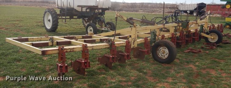 image for item DJ8286 Strip-till unit with nurse tank trailer