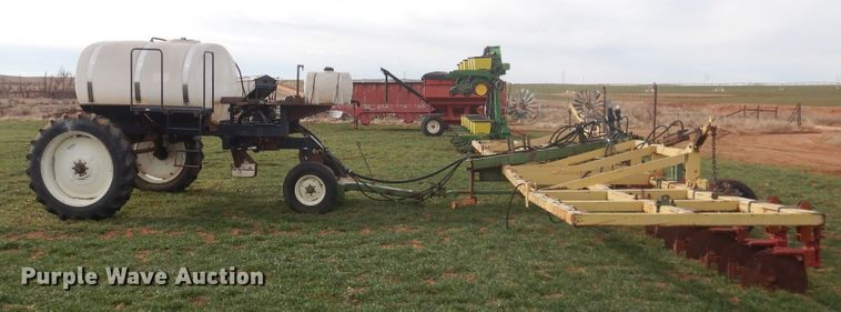 image for item DJ8286 Strip-till unit with nurse tank trailer