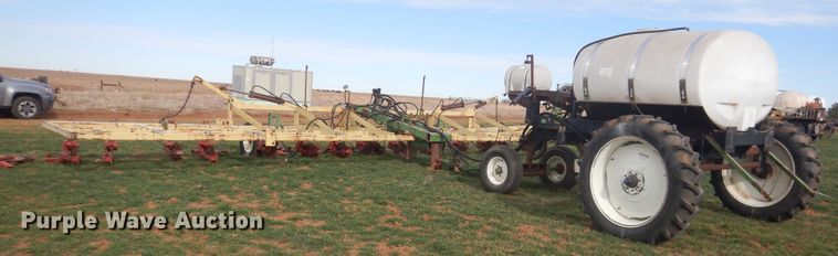 image for item DJ8286 Strip-till unit with nurse tank trailer