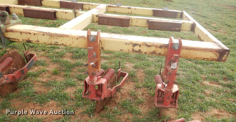 image for item DJ8286 Strip-till unit with nurse tank trailer