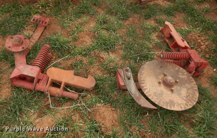 image for item DJ8286 Strip-till unit with nurse tank trailer