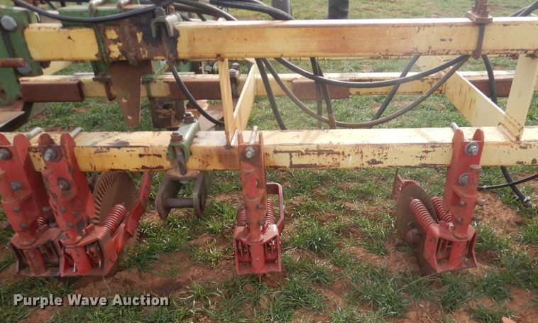 image for item DJ8286 Strip-till unit with nurse tank trailer