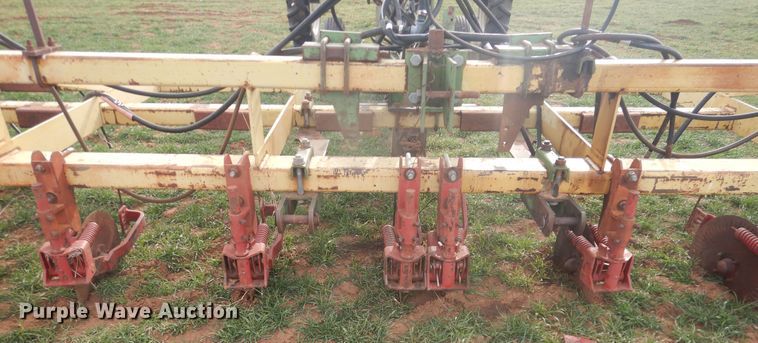 image for item DJ8286 Strip-till unit with nurse tank trailer