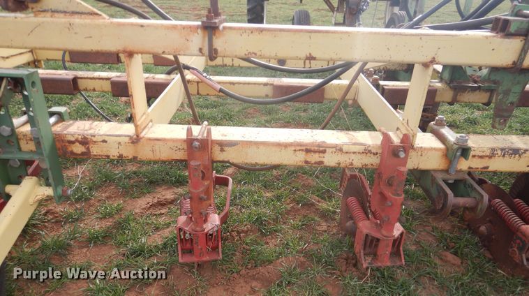 image for item DJ8286 Strip-till unit with nurse tank trailer