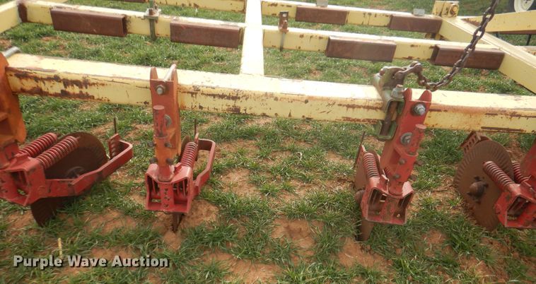 image for item DJ8286 Strip-till unit with nurse tank trailer