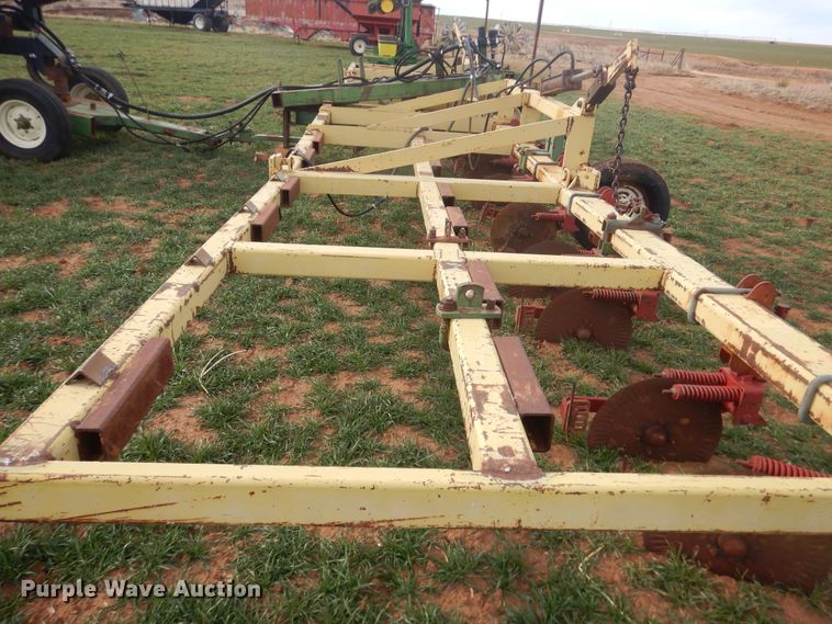 image for item DJ8286 Strip-till unit with nurse tank trailer