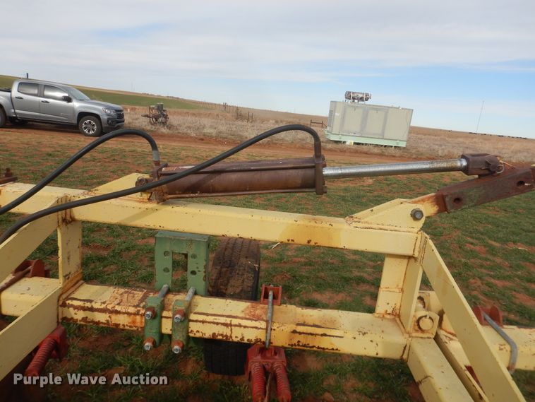 image for item DJ8286 Strip-till unit with nurse tank trailer
