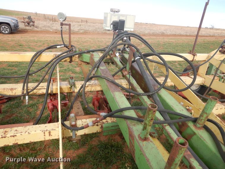 image for item DJ8286 Strip-till unit with nurse tank trailer
