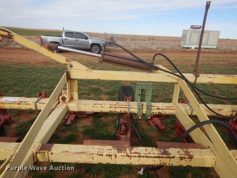 image for item DJ8286 Strip-till unit with nurse tank trailer