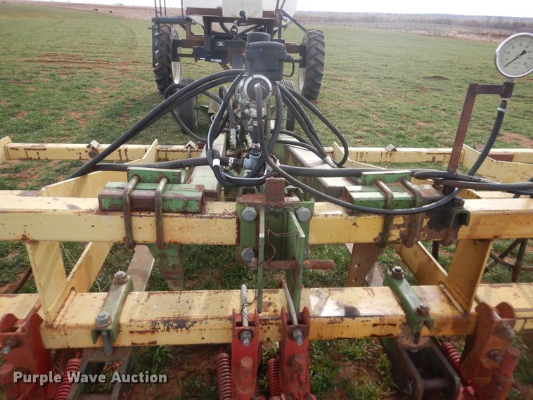 image for item DJ8286 Strip-till unit with nurse tank trailer