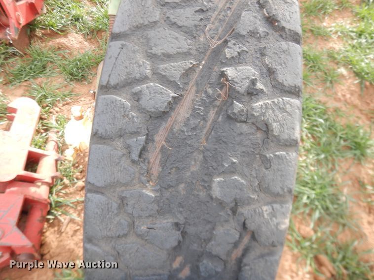 image for item DJ8286 Strip-till unit with nurse tank trailer