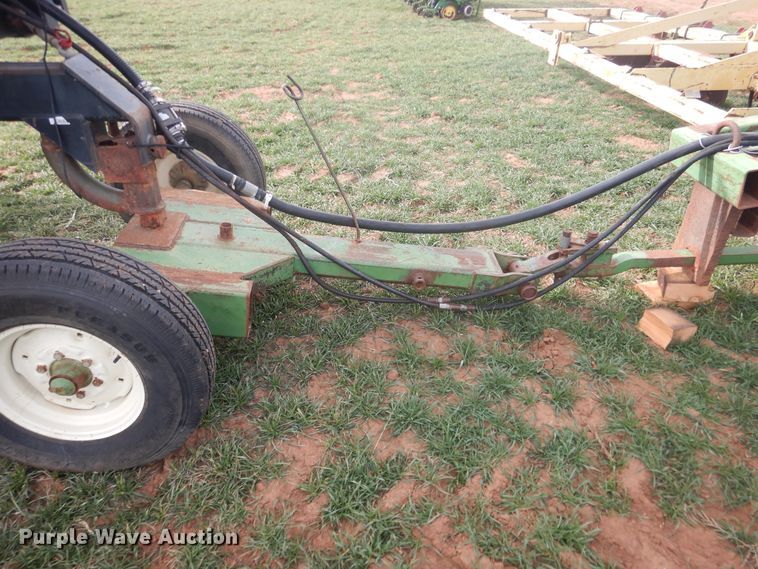 image for item DJ8286 Strip-till unit with nurse tank trailer