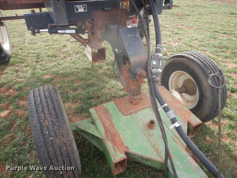 image for item DJ8286 Strip-till unit with nurse tank trailer