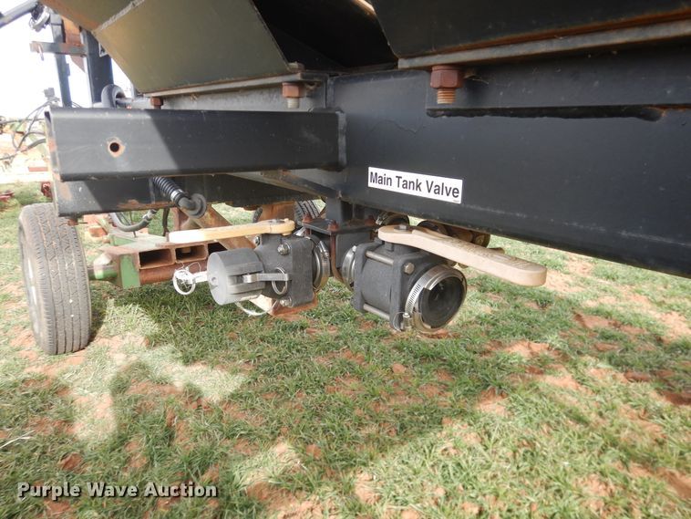 image for item DJ8286 Strip-till unit with nurse tank trailer