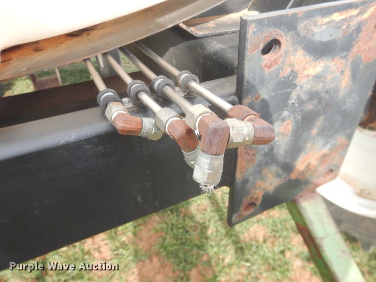 image for item DJ8286 Strip-till unit with nurse tank trailer