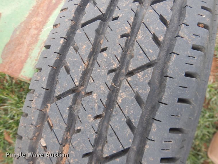 image for item DJ8286 Strip-till unit with nurse tank trailer