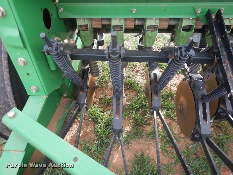 image for item DJ8288 John Deere BD1113  grain drill