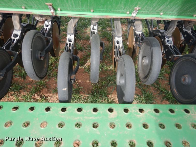 image for item DJ8288 John Deere BD1113  grain drill