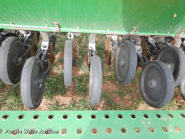 image for item DJ8288 John Deere BD1113  grain drill