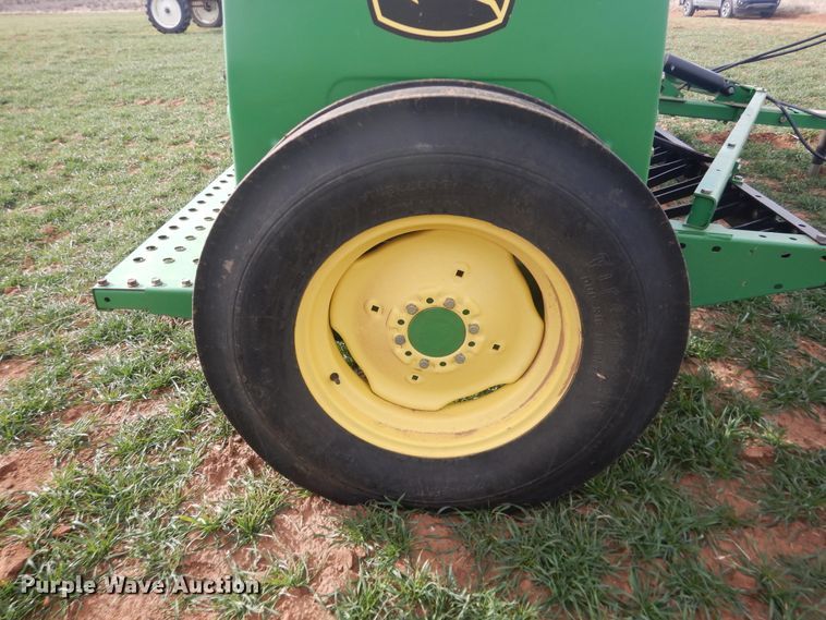 image for item DJ8288 John Deere BD1113  grain drill