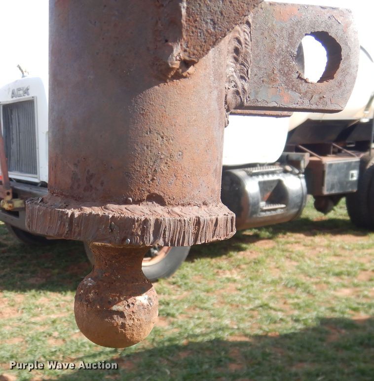 image for item DJ8289 2013 shop built nurse tank trailer