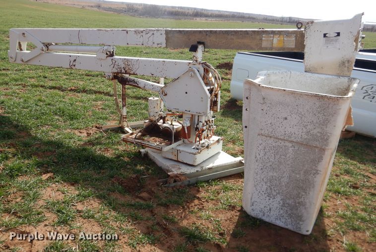 image for item DJ8290 1984 Skyjacker JG34-16EH bucket lift