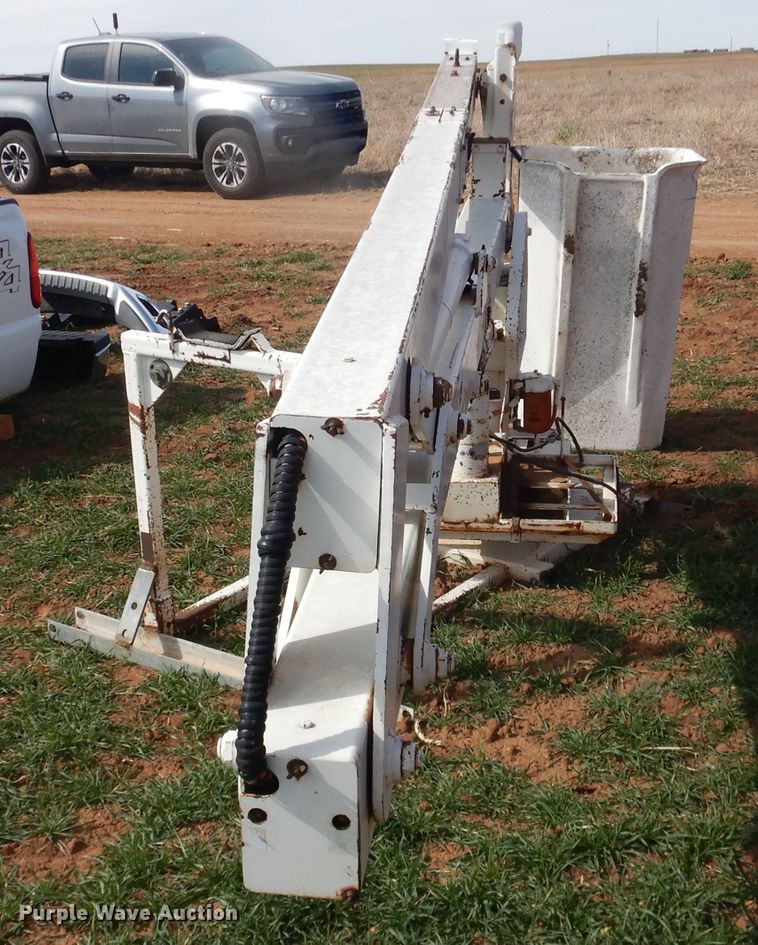 image for item DJ8290 1984 Skyjacker JG34-16EH bucket lift