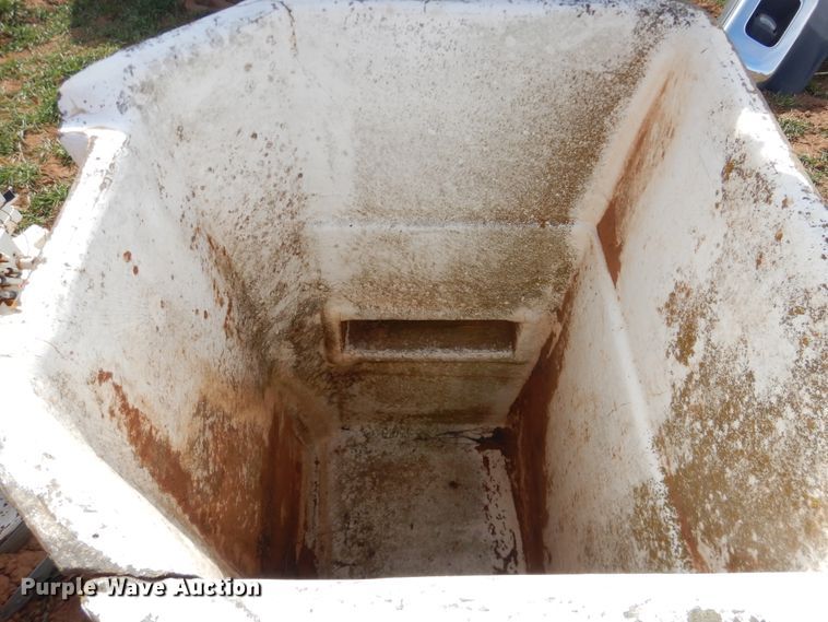 image for item DJ8290 1984 Skyjacker JG34-16EH bucket lift