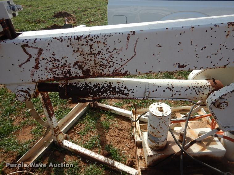 image for item DJ8290 1984 Skyjacker JG34-16EH bucket lift