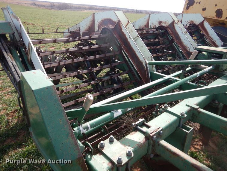 image for item DJ8296 KMC peanut digger shaker inverter