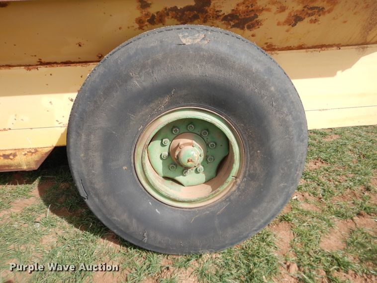 image for item DJ8297 Grain cart