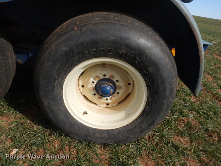 image for item DJ8300 Duo Lift nurse tank trailer