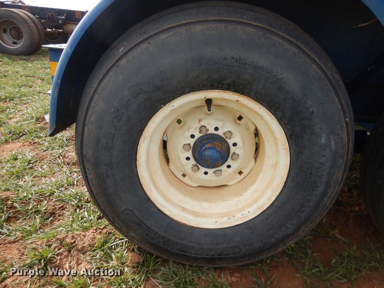 image for item DJ8300 Duo Lift nurse tank trailer