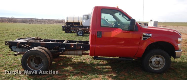 image for item DJ8301 2009 Ford F350 Super Duty  pickup truck cab and chassis