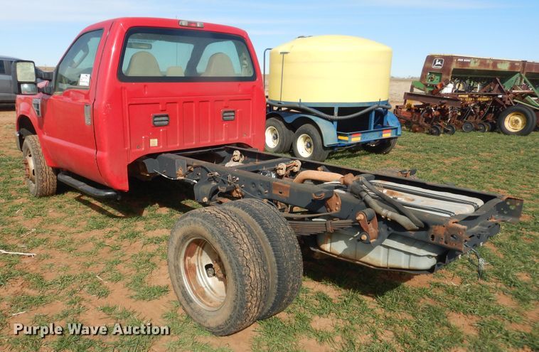 image for item DJ8301 2009 Ford F350 Super Duty  pickup truck cab and chassis