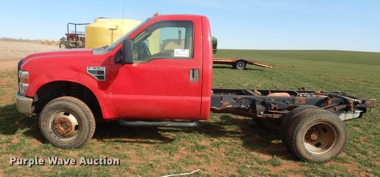 image for item DJ8301 2009 Ford F350 Super Duty  pickup truck cab and chassis
