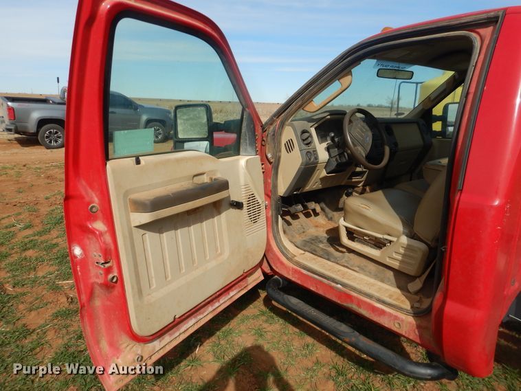 image for item DJ8301 2009 Ford F350 Super Duty  pickup truck cab and chassis