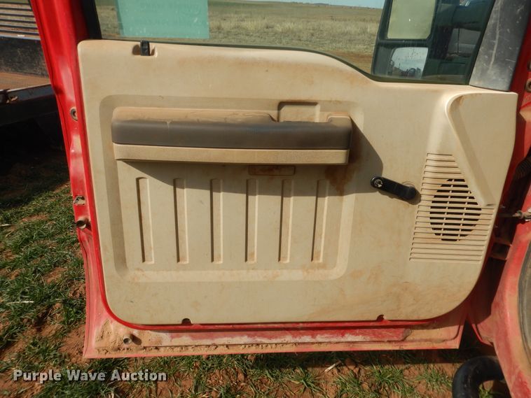 image for item DJ8301 2009 Ford F350 Super Duty  pickup truck cab and chassis