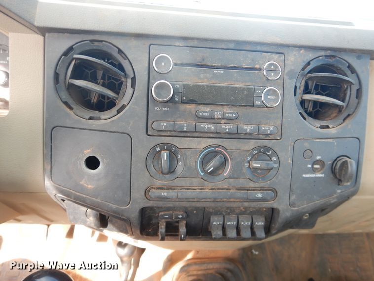 image for item DJ8301 2009 Ford F350 Super Duty  pickup truck cab and chassis