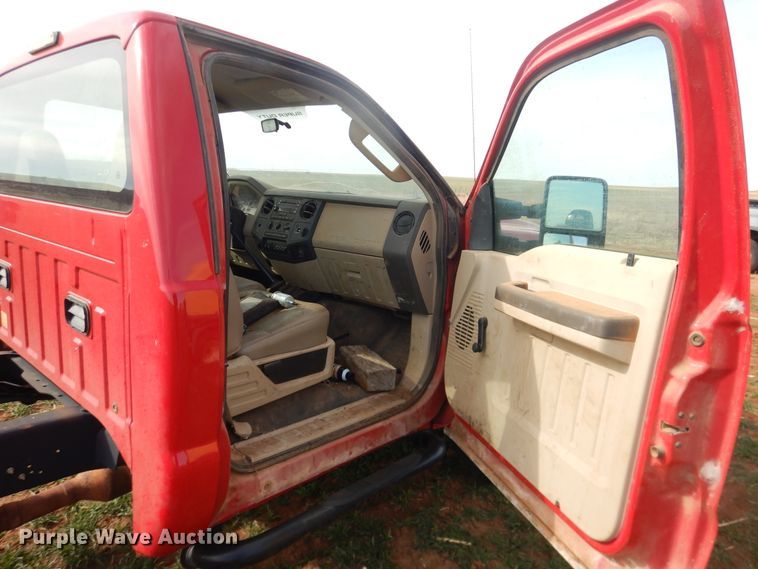 image for item DJ8301 2009 Ford F350 Super Duty  pickup truck cab and chassis