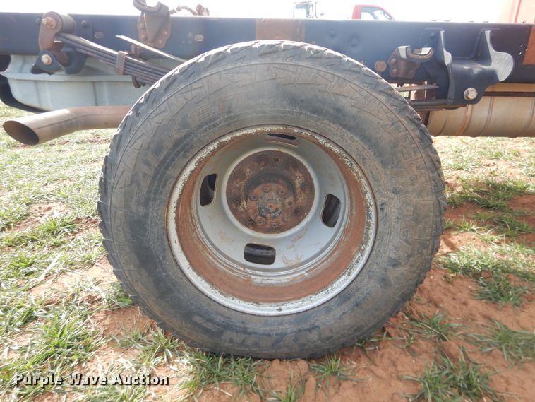 image for item DJ8301 2009 Ford F350 Super Duty  pickup truck cab and chassis