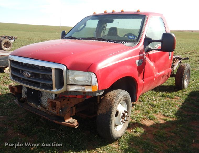 image for item DJ8303 2004 Ford F350 Super Duty  pickup truck cab and chassis